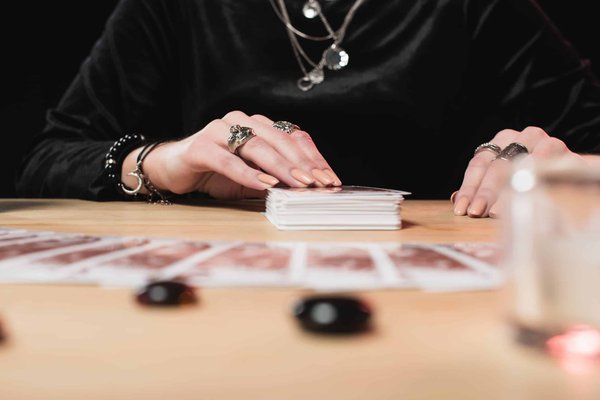 Zoom sur les secrets des cartes de tarot